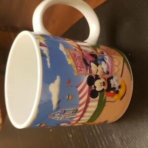 Disney mug Amusement Park theme, used excellent conditions